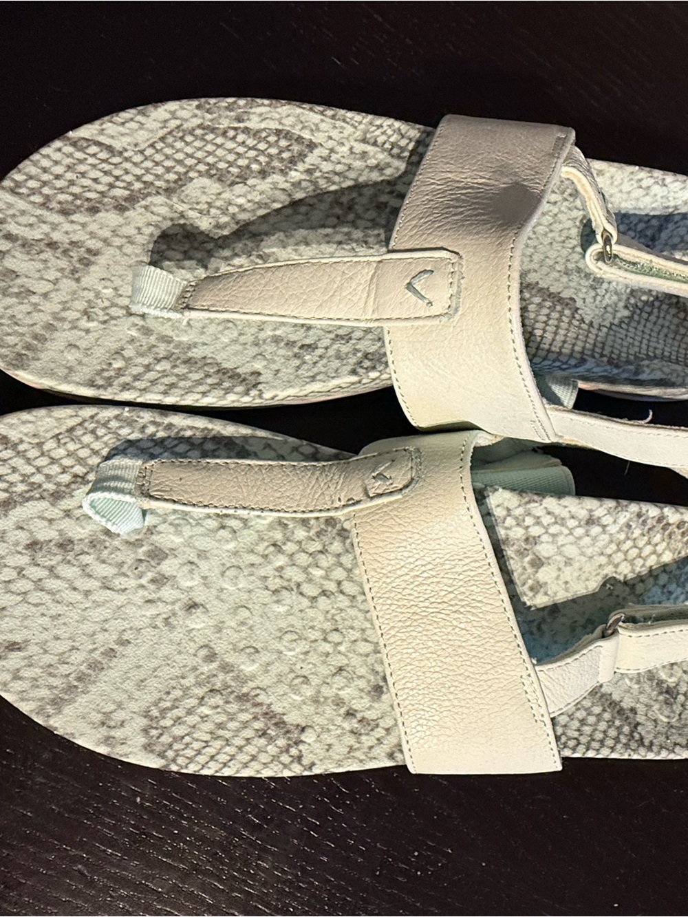 Vionic Mint Green Snakeskin print insole Leather Toe-Post Sandals
